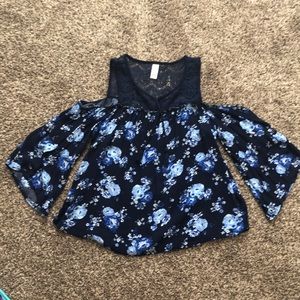 Super cute justice off the sholder top!!